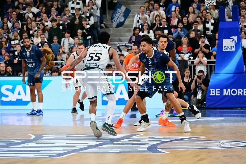 Kevin McClain (3; MLP Academics Heidelberg) verteidigt gegen Nolan Adekunle (22; Gladiators Trier)