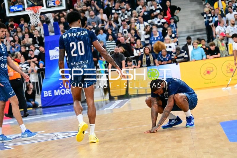 Michael Weathers (20; MLP Academics Heidelberg) und Samuell Williamson (10; MLP Academics Heidelberg) in Aktion