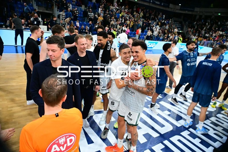 Evans Rapieque (21; Gladiators Trier) und Nolan Adekunle (22; Gladiators Trier) jubeln