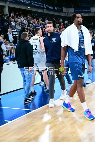 Auswechslung mit Marten Linßen (12; Gladiators Trier)