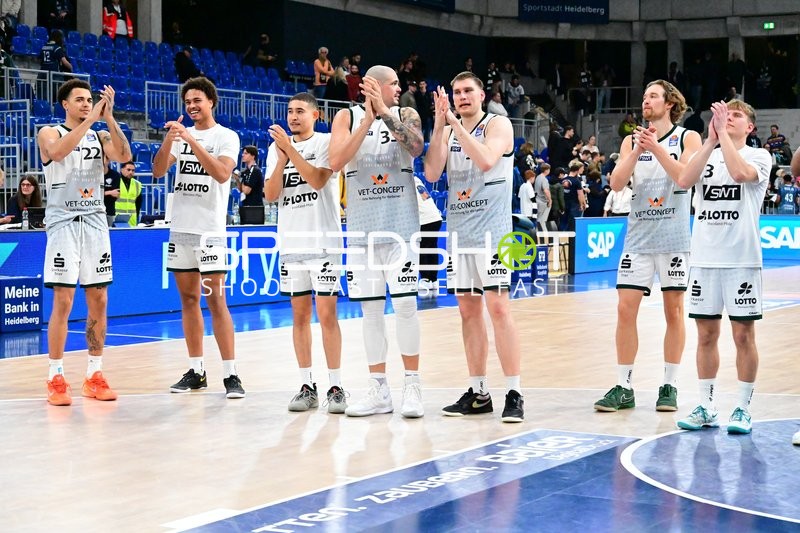 Jubel von Maik Zirbes (33; Gladiators Trier) und Teamkollegen