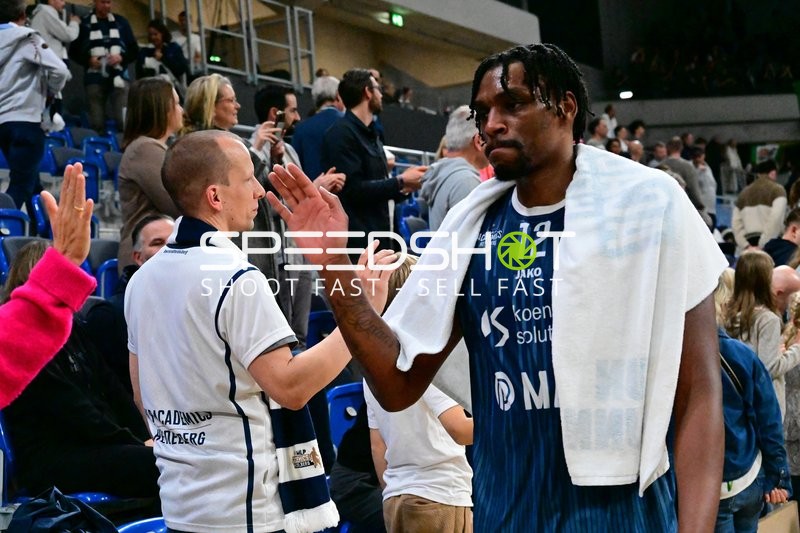 Osun Osunniyi (12; MLP Academics Heidelberg) jubelt