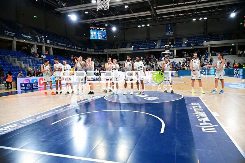 Basketball-Situation mit Urald King (20; Gladiators Trier)