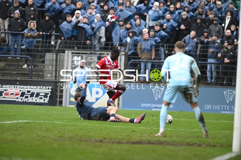 Zweikampf vor dem Tor