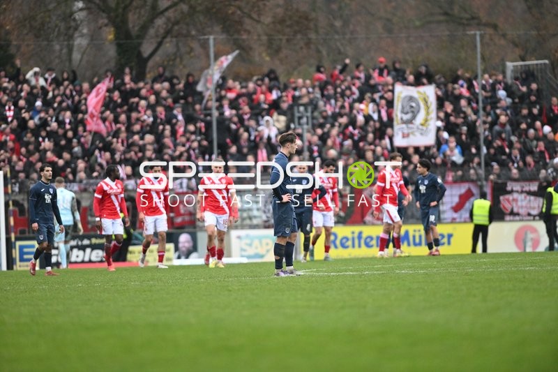 Spieler im Mittelfeld