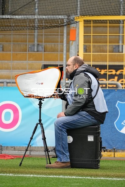 Person am Spielfeldrand