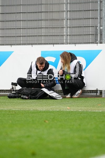 Personen am Spielfeldrand