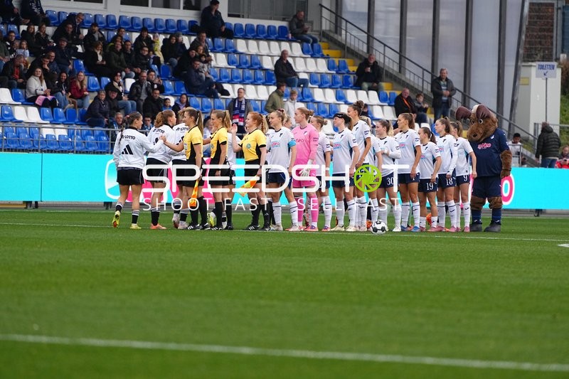 Begrüßung vor dem Anpfiff