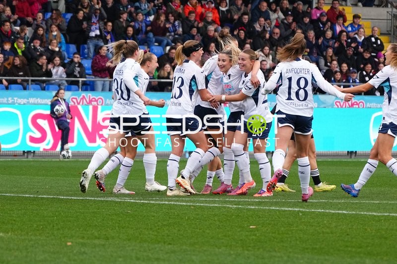 Spielerinnen feiern Jubel