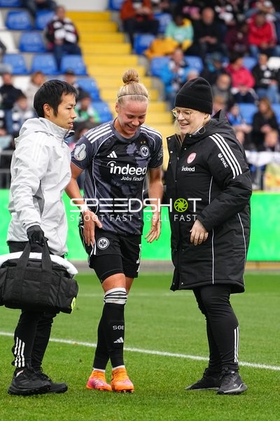 Spielerin im Gespräch