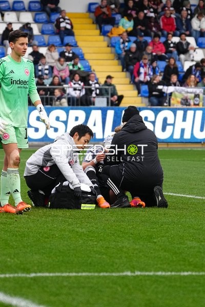 Medizinische Hilfe auf dem Spielfeld