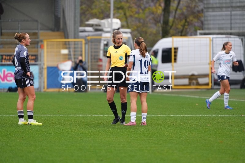 Schiedsrichterin im Gespräch