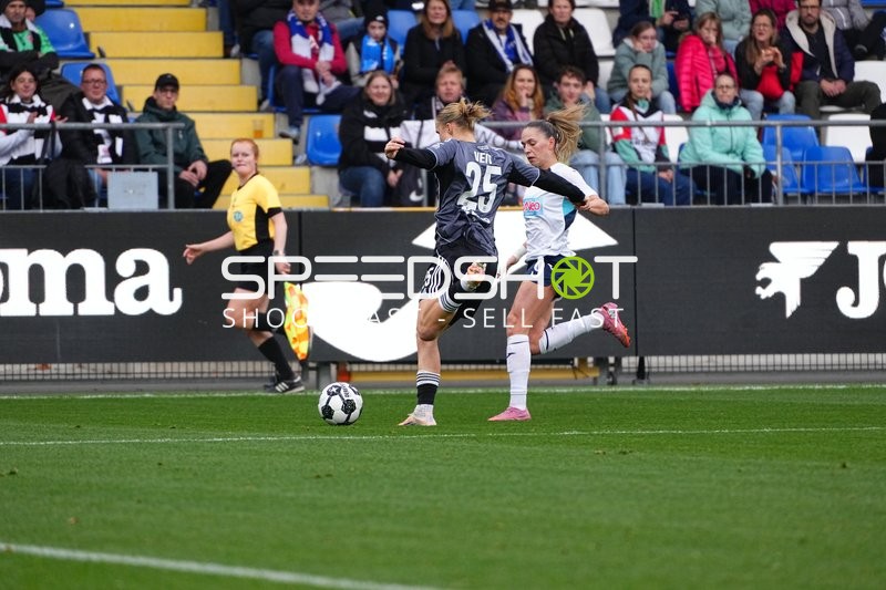Ballaktion mit Jella Veit (25; Eintracht Frankfurt) und Jill Janssens (9; TSG Hoffenheim Frauen)