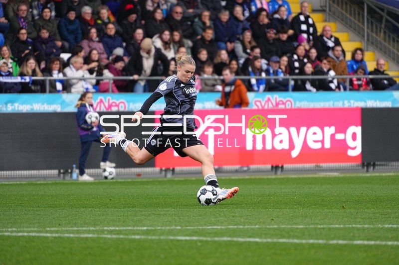 Schuss von Lea Paulick (18; Eintracht Frankfurt)