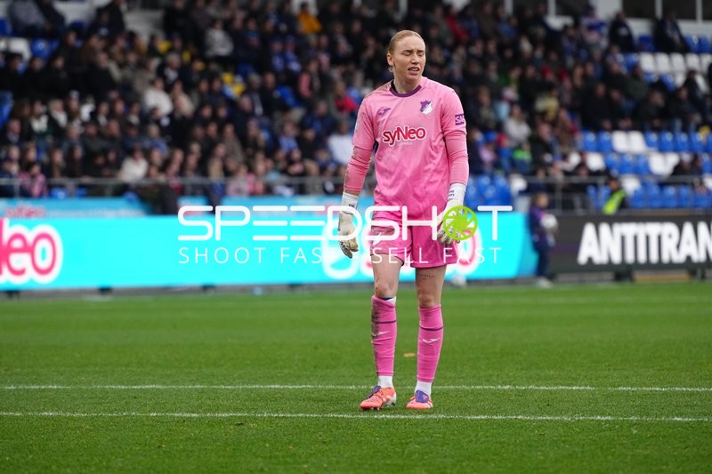 Torwart Laura Dick (1; TSG Hoffenheim Frauen) im Fokus