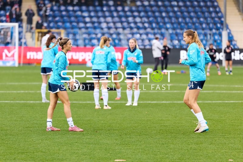Spielerinnen beim Aufwärmen