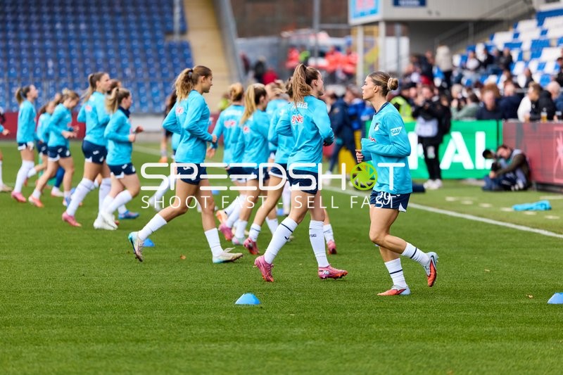 Spielerinnen beim Aufwärmen