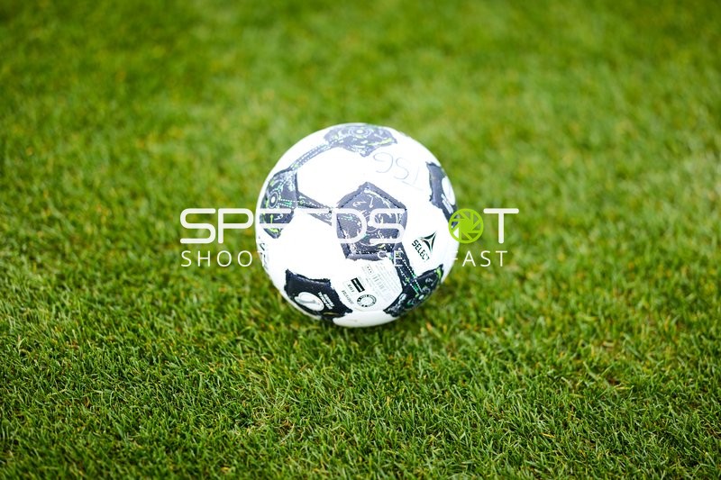 Ball auf dem Spielfeld