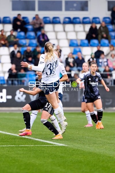 Zweikampf im DFB-Pokal Frauen