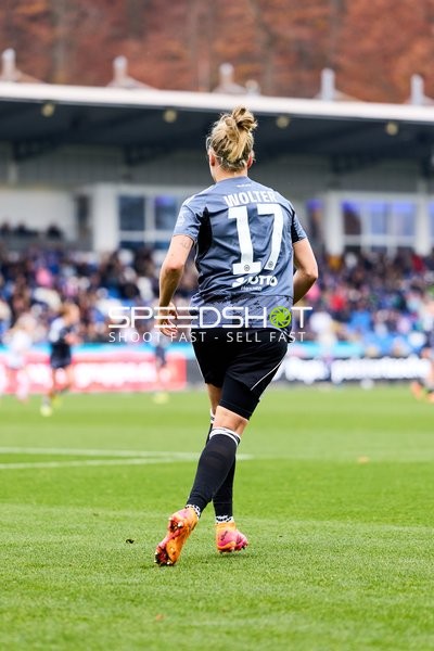 Spielerin Pia-Sophie Wolter (17; Eintracht Frankfurt) in Aktion