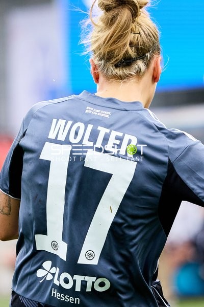 Spielerin Pia-Sophie Wolter (17; Eintracht Frankfurt) in Aktion