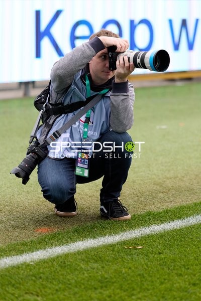 Fotograf am Spielfeldrand