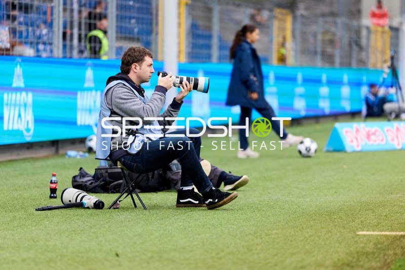 Fotograf am Spielfeldrand