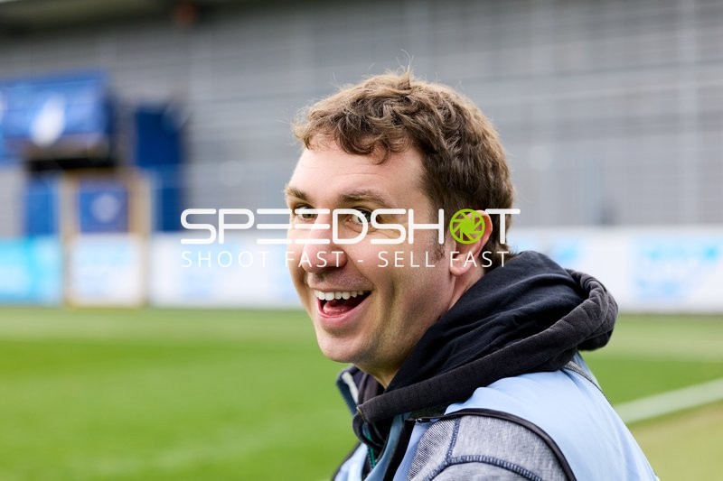 Person am Spielfeldrand