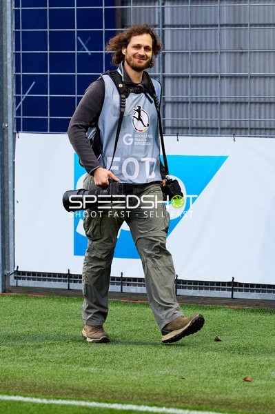 Fotograf am Spielfeldrand