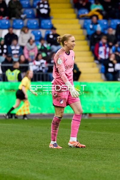 Torwart Laura Dick (1; TSG Hoffenheim Frauen) in Aktion