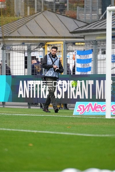 Fotograf am Spielfeldrand