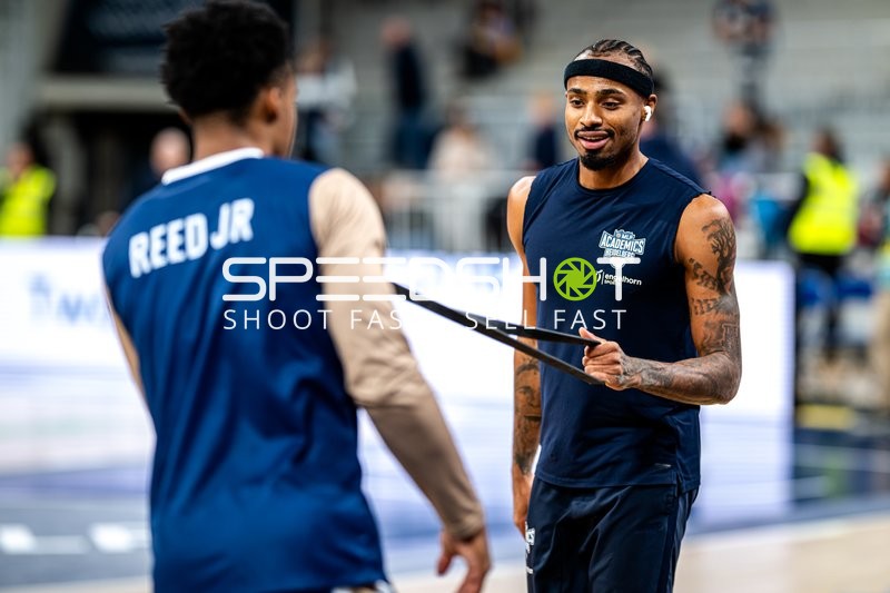 Michael Weathers (20; MLP Academics Heidelberg) beim Aufwärmen