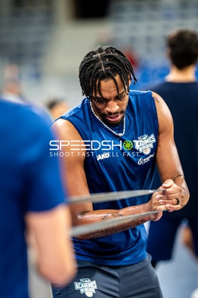 Osun Osunniyi (12; MLP Academics Heidelberg) beim Training