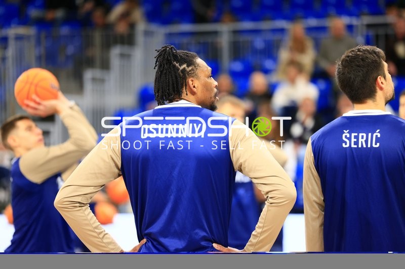 Spieler Osun Osunniyi (12; MLP Academics Heidelberg) und Mateo Seric (21; MLP Academics Heidelberg) in Aktion