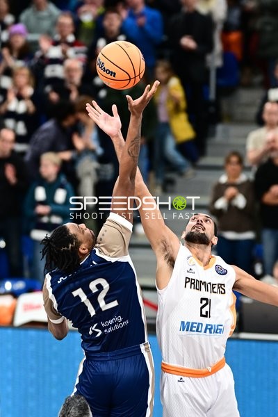 Spielszene Osun Osunniyi (12, MLP Academics Heidelberg) und Antonios Karagiannidis (29, Promitheas Patras Vikos Cola)