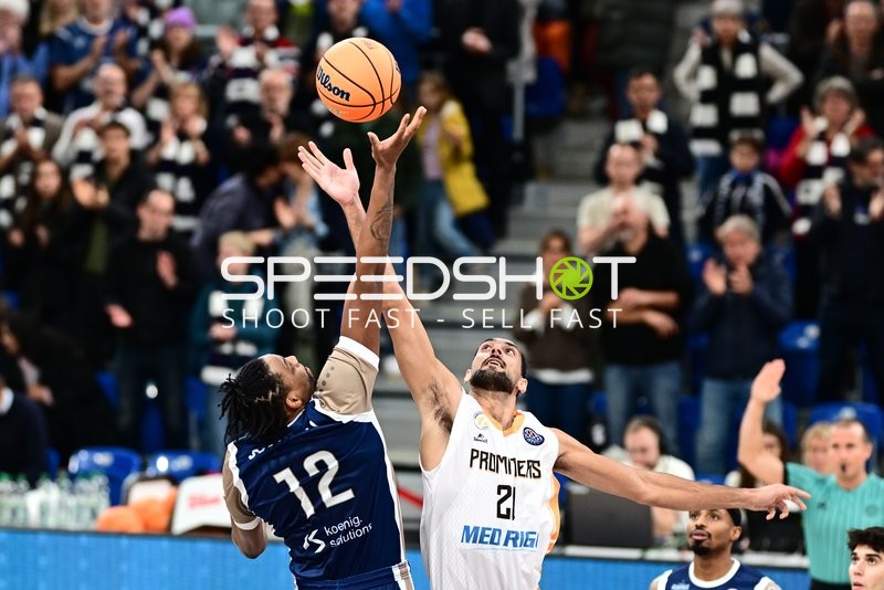 Sprungball mit Angelos Lagios (12; Promitheas Patras Vikos Cola) und Antonios Karagiannidis (29; Promitheas Patras Vikos Cola)