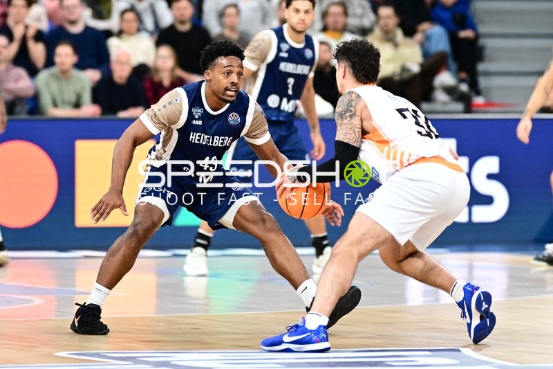 Defensive Aktion von Eric Reed Jr. (43; MLP Academics Heidelberg)