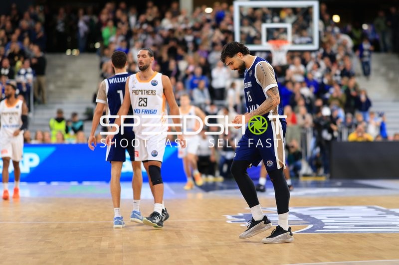 Basketball Champions League: Antonios Karagiannidis (29; Promitheas Patras Vikos Cola) und Marcel Keßen (15; MLP Academics Heidelberg) auf dem Court