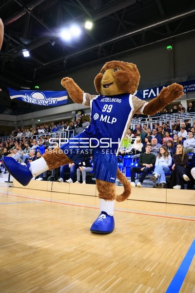 Maskottchen Accy (99; MLP Academics Heidelberg) in Aktion