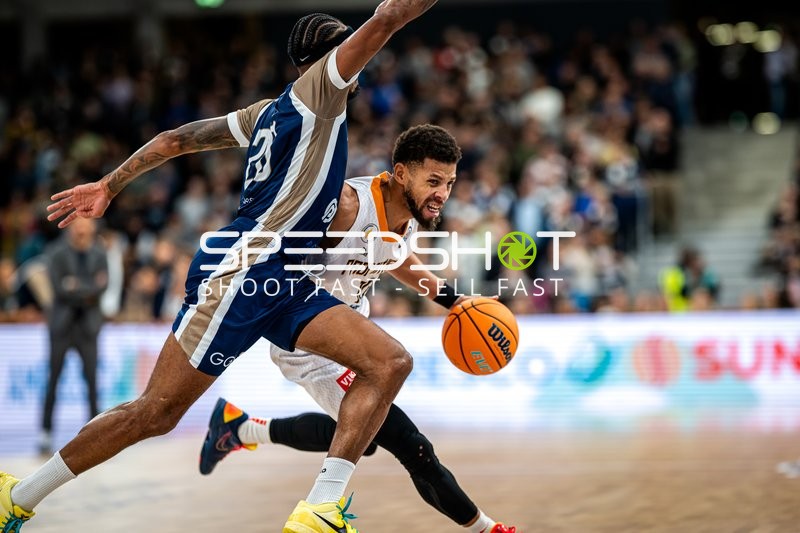 Kendale McCullum (10; Promitheas Patras Vikos Cola) mit Ball gegen 29; MLP Academics Heidelberg