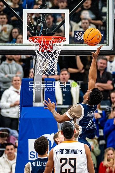 Spielszene mit Eric Reed Jr. (43; MLP Academics Heidelberg) und Antonios Karagiannidis (29; Promitheas Patras Vikos Cola)