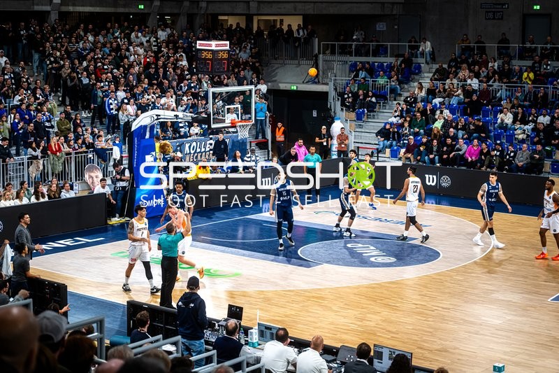 Basketball-Situation mit Marcel Keßen (15; MLP Academics Heidelberg) und Leyton Hammonds (2; Promitheas Patras Vikos Cola)