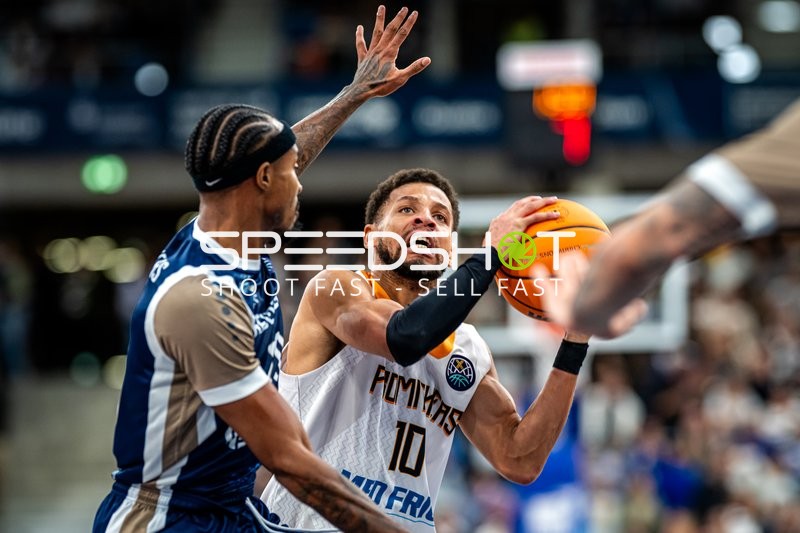 Basketball-Situation mit Kendale McCullum (10; Promitheas Patras Vikos Cola)