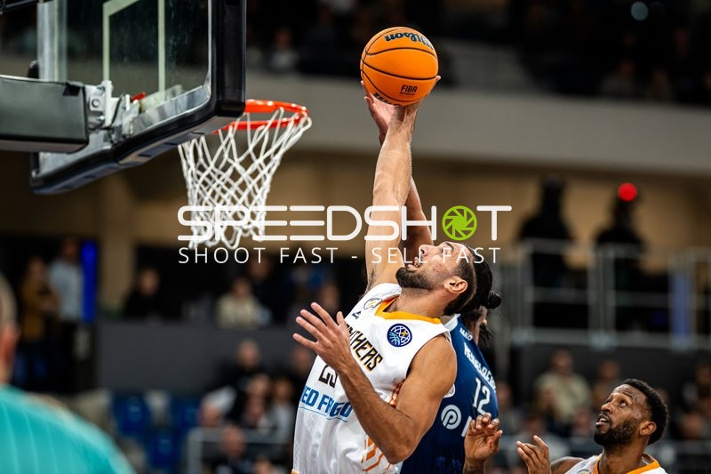 Spielszene mit Antonios Karagiannidis (29; Promitheas Patras Vikos Cola) und Leyton Hammonds (2; Promitheas Patras Vikos Cola)