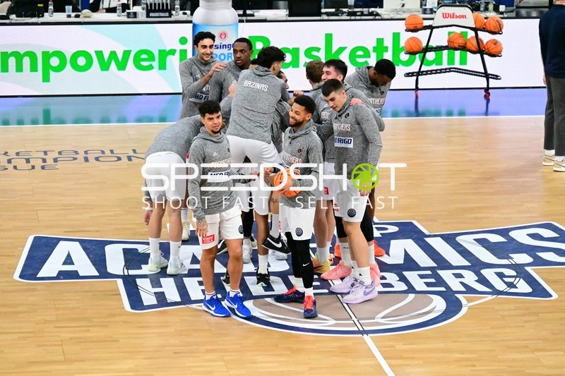 Szene mit Angelos Lagios (12; Promitheas Patras Vikos Cola) und Teamkollegen