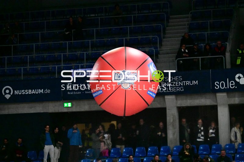 Szene mit Fans in der Halle