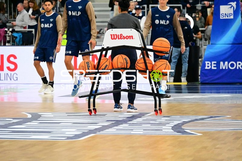 Szene mit Kevin McClain (3; MLP Academics Heidelberg) vor dem Spiel