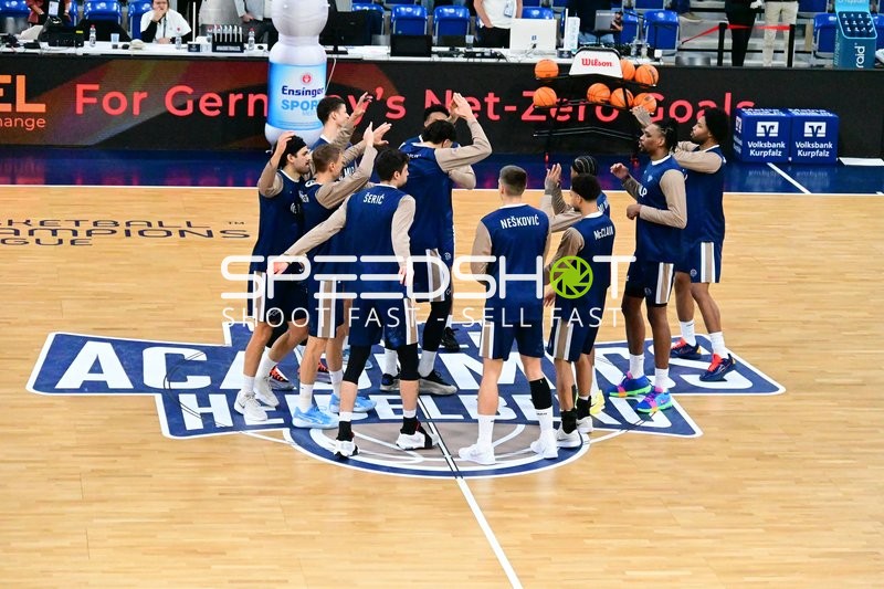 Spieler von MLP Academics Heidelberg im Kreis