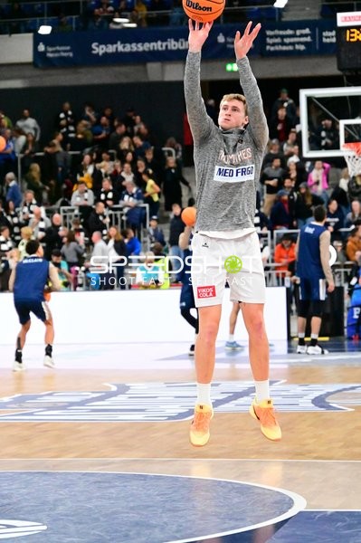 J.P. Macura (55; Promitheas Patras Vikos Cola) bereitet Wurf vor