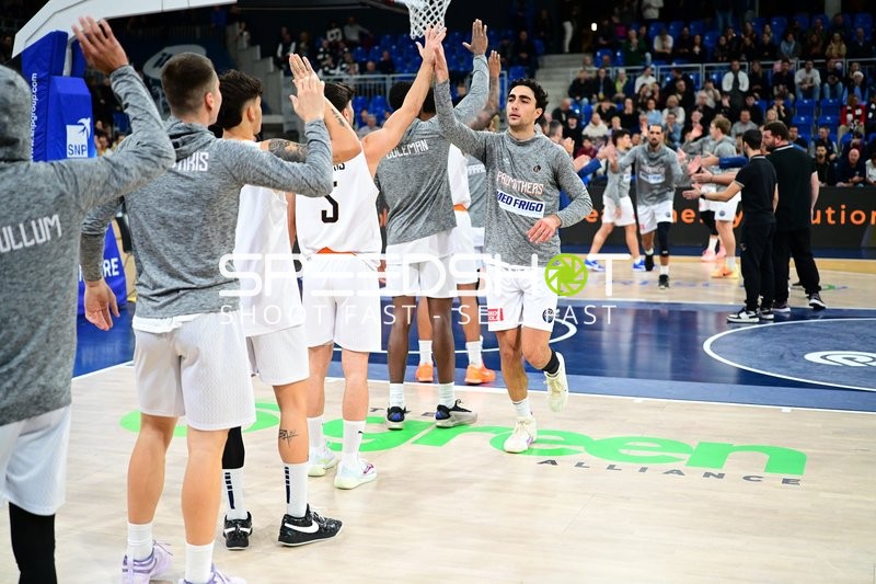 Aufstellung vor dem Spiel mit Angelos Lagios (12; Promitheas Patras Vikos Cola)